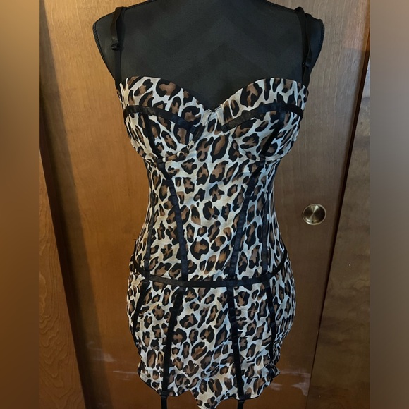 Cute and Sexy - Picture 1 of 2